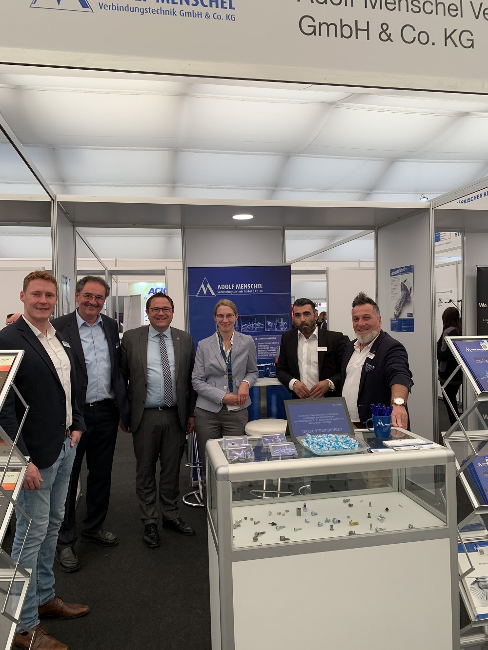 Technologiescoutin unterstützt Automotive-Branche